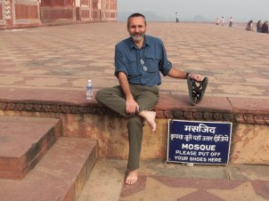 Roger J. Wendell barefoot at the Taj Mahal - 12-02-2008